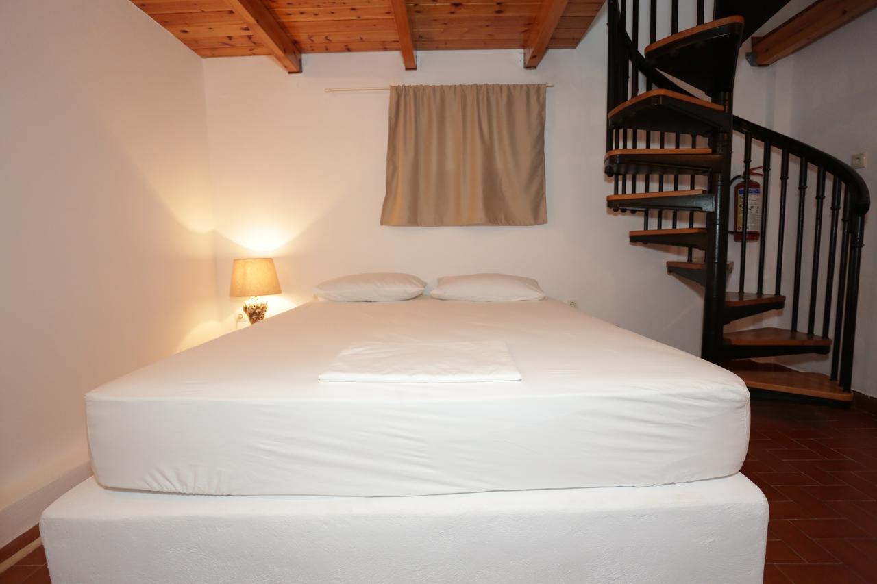 Artemis Suites Romanos  Exterior foto